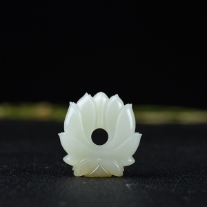 籽料和田白玉莲花吊坠