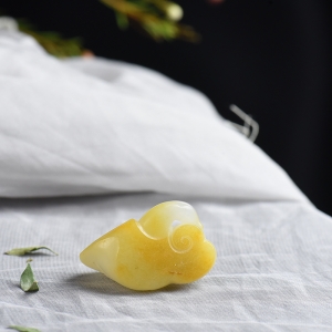 籽料和田白玉如意吊坠