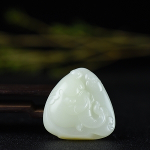 籽料和田白玉封侯拜相吊坠