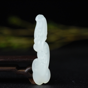 籽料和田白玉如意吊坠