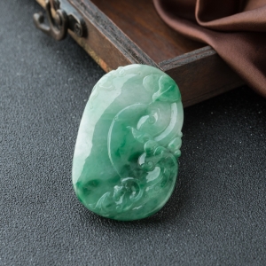 糯冰种飘翠翡翠如意吊坠