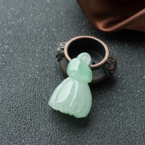 糯冰种浅绿翡翠连生贵子吊坠