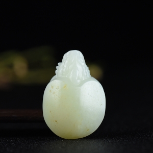 籽料和田白玉龙龟吊坠