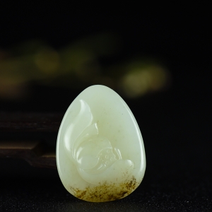 籽料和田白玉莲花吊坠