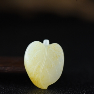 籽料和田白玉叶子吊坠