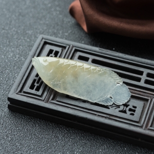 糯冰种飘黄翡翡翠年年有余吊坠