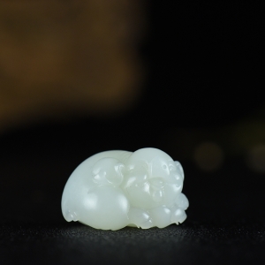 籽料和田白玉福猪吊坠