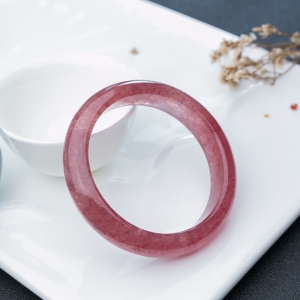 60mm草莓晶平安镯