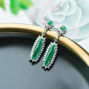 18K糯冰种翠绿翡翠耳坠