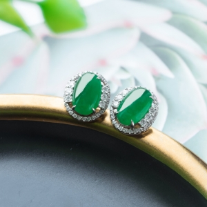 18K糯冰种翠绿翡翠耳钉