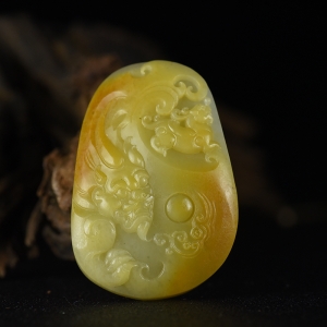 籽料和田玉黄沁貔貅吊坠