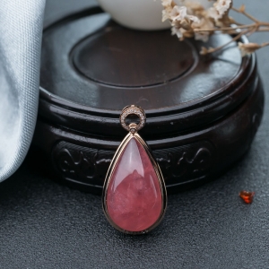 18K红纹石水滴吊坠