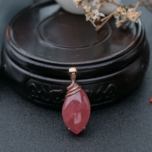 18K红纹石随形吊坠