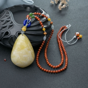 白花蜜蜡随形吊坠