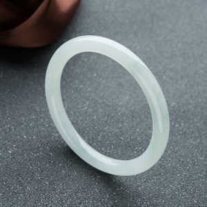 57.5mm糯冰种翡翠圆镯