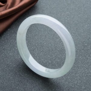 56.5mm糯冰种浅绿翡翠平安镯