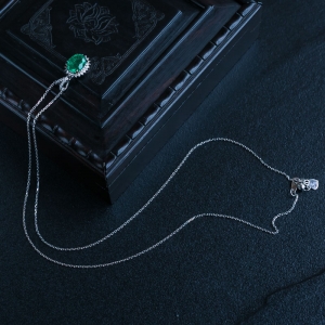 18K亮绿祖母绿吊坠