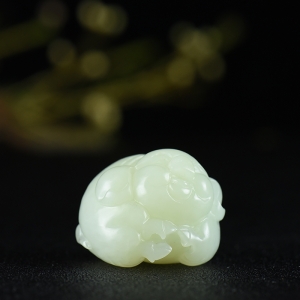 山料和田白玉福猪吊坠