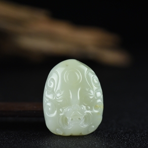 籽料和田白玉守护吊坠