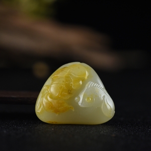 籽料和田白玉年年有余吊坠