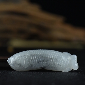 籽料和田玉青花金龙鱼吊坠