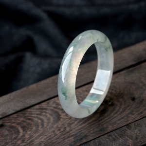 57mm糯冰种飘花翡翠手镯