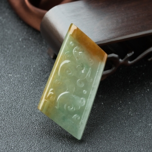 糯冰种黄加绿翡翠仿古龙吊坠