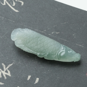 糯冰种淡晴水翡翠年年有余吊坠