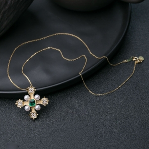 18K亮绿祖母绿吊坠