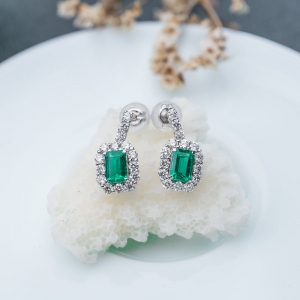 18K亮绿祖母绿耳坠