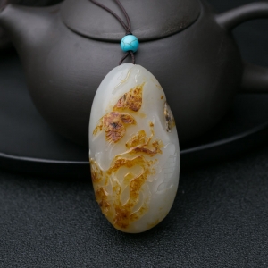 籽料俏色和田玉喜上眉梢吊坠