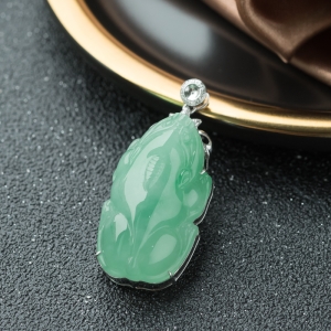 18K糯冰种浅绿翡翠貔貅吊坠