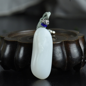 山流水料和田羊脂白玉关公吊坠