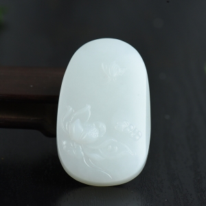 山流水料和田羊脂白玉蝶恋花吊坠