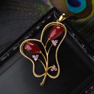 18K阿卡牛血红珊瑚吊坠