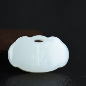 籽料和田白玉节节高平安锁吊坠