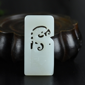 籽料和田白玉龙吊坠