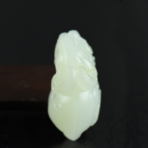 籽料和田白玉羊羊如意吊坠