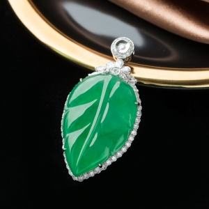 18K糯冰种阳绿翡翠金枝玉叶吊坠