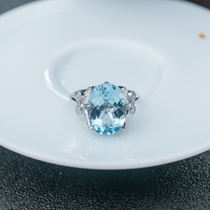 18K海蓝宝石戒指