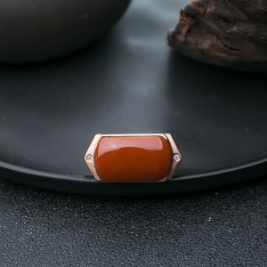 18K玫瑰红南红戒指