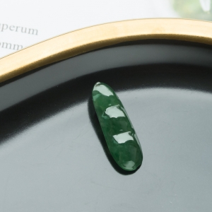 糯冰种深绿翡翠福豆戒面