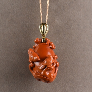 18K柿子红南红喜上眉梢吊坠