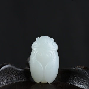 籽料和田白玉一鸣惊人吊坠