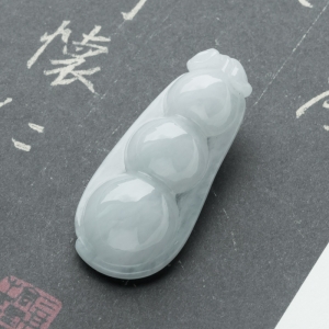 糯冰种翡翠福豆吊坠