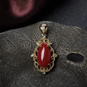 18K阿卡牛血红珊瑚水滴吊坠