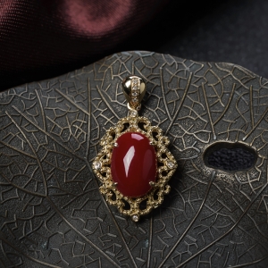 18K阿卡牛血红珊瑚吊坠