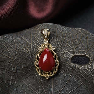 18K阿卡牛血红珊瑚水滴吊坠