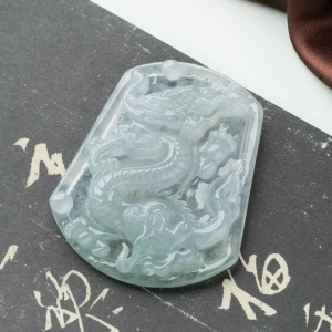 糯冰种浅绿翡翠飞龙在天吊坠