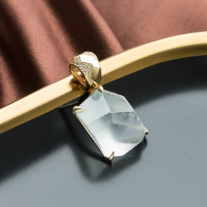 18K冰种翡翠随形吊坠